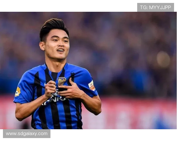 黄紫昌畅谈江苏足球前景坚信未来必将诞生顶级联赛球队 - 副本 黄紫昌畅谈江苏足球前景坚信未来必将诞生顶级联赛球队 - 副本